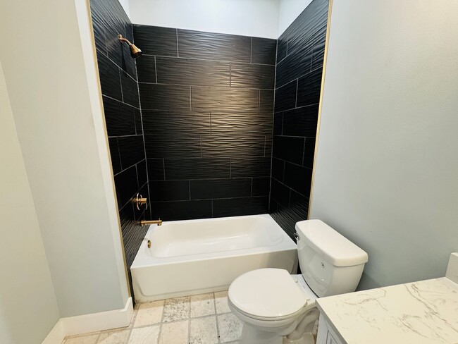 Building Photo - 1107 E 38th St