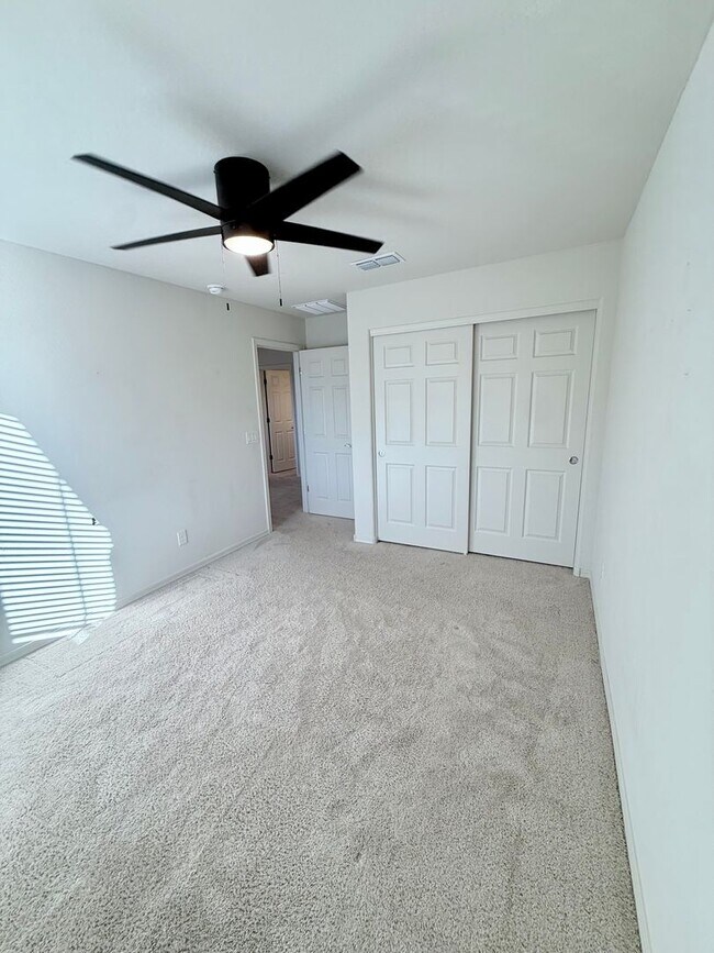 Building Photo - BEAUTIFUL Home in San Tan Valley with Mountain View’s! A Must See!