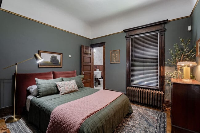 Building Photo - 258 W Market St