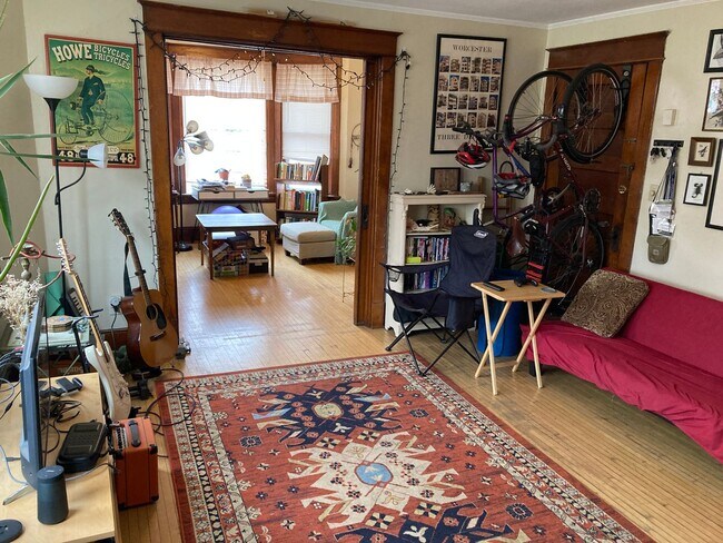 Building Photo - 601 E Burleigh St