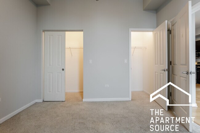 Building Photo - 1464 S Michigan Ave