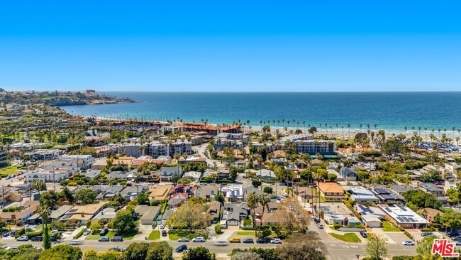 Building Photo - 8176 La Jolla Shores Dr