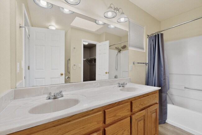 Building Photo - 16 Sheba Pl