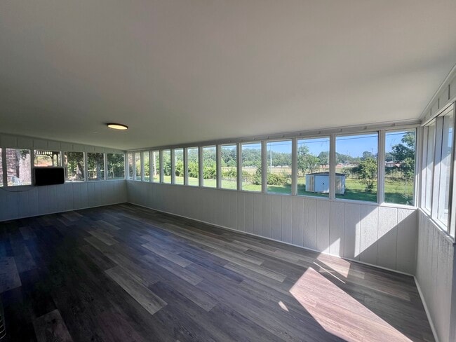 Building Photo - 609 Hemlock St