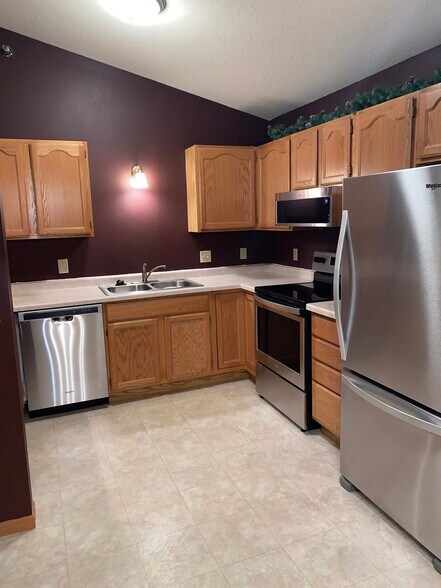 Building Photo - 1917 Deerhaven Ln NE