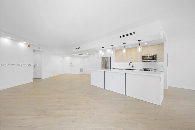 Building Photo - 19707 Turnberry Way