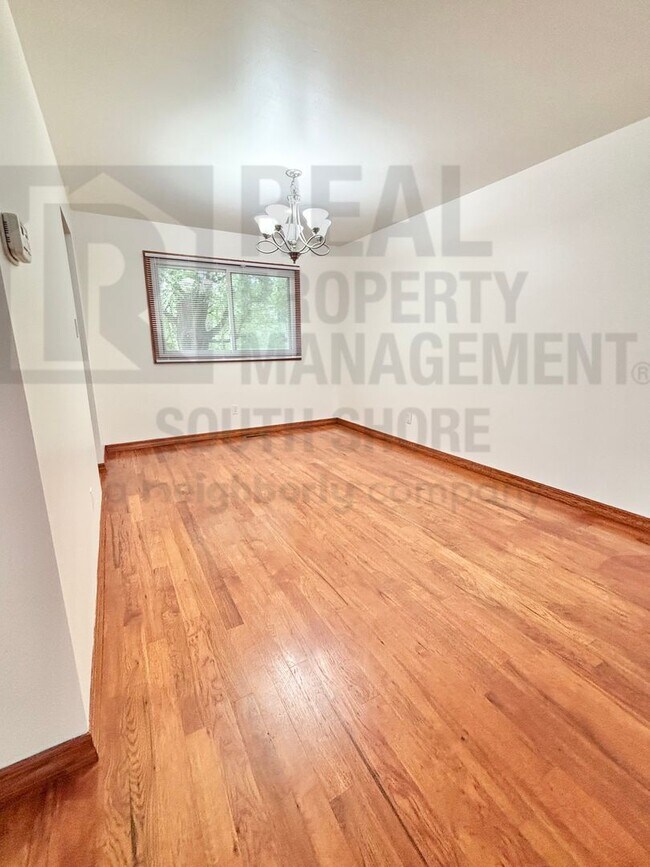 Building Photo - 4217 Glen Oaks Dr
