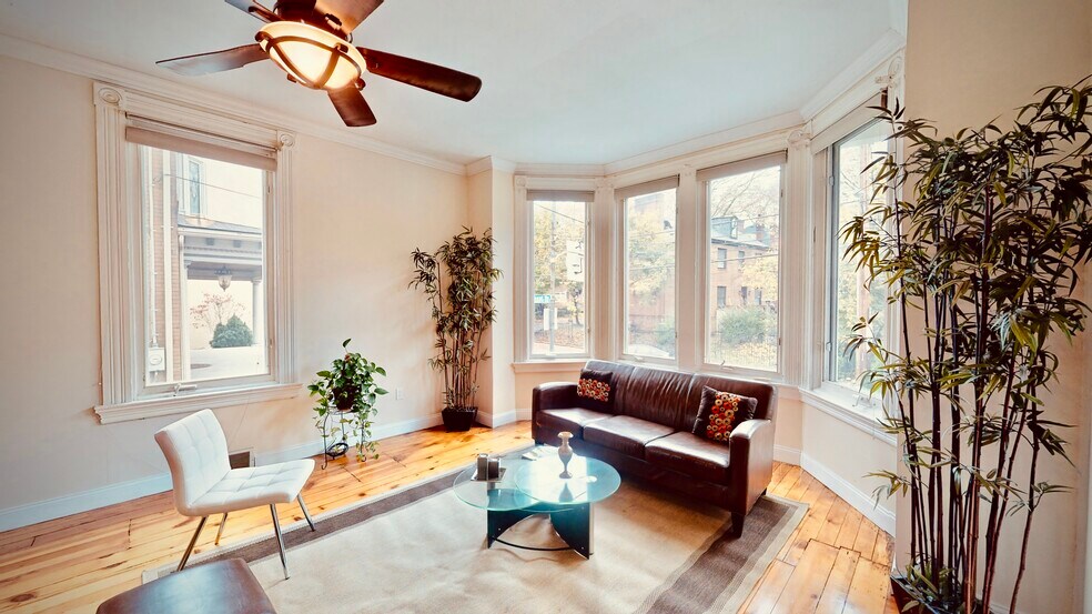 Primary Photo - 5432 Ellsworth Ave