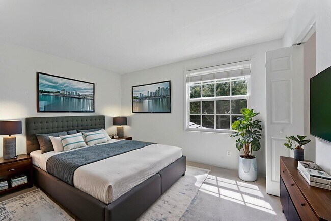 Building Photo - 16129 Sierra Palms Dr