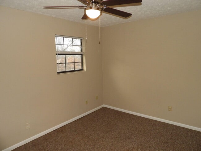 Building Photo - 207 Landings Dr