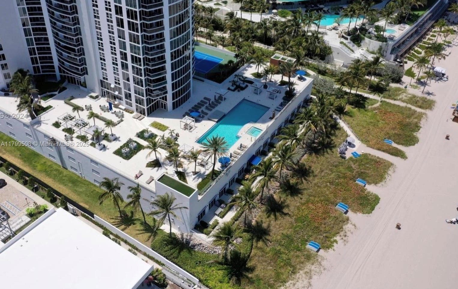 Building Photo - 18911 Collins Ave