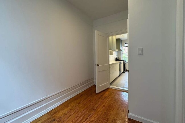 Building Photo - 31 E 127th St