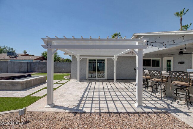 Building Photo - 917 N 87th Pl