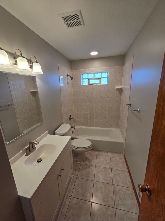 Building Photo - Newly remodeled 4 bed, 2 bath, 1 car garage, fenced in backyard