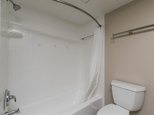 Building Photo - 750 N Ocean Blvd