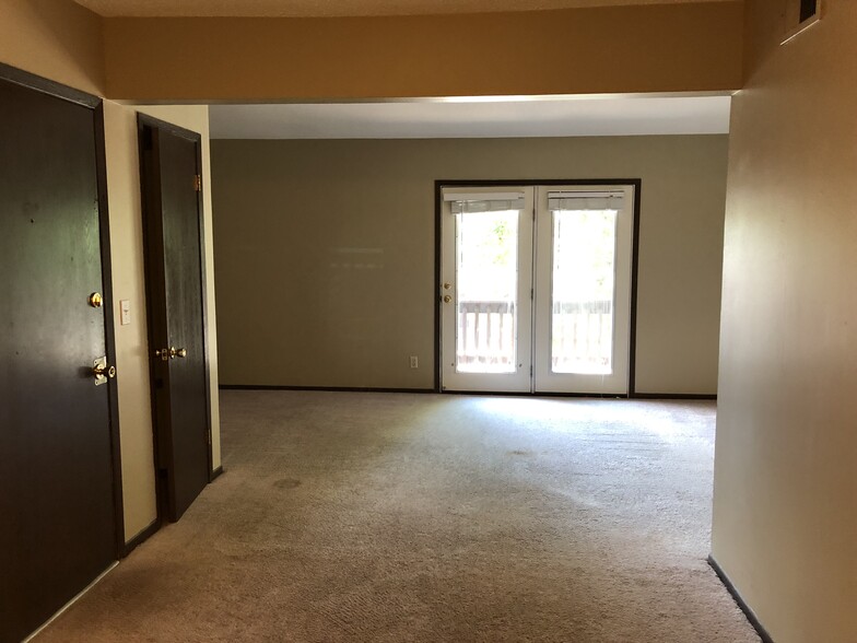 Building Photo - 505 Woodwind Ct