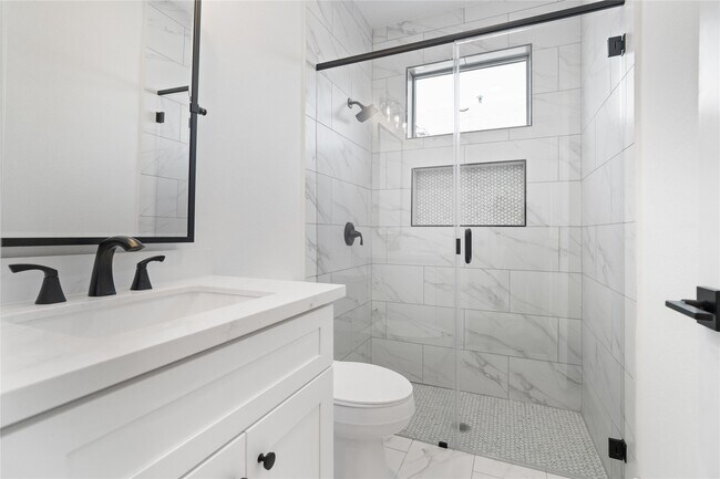 Building Photo - 1122 Hogan St