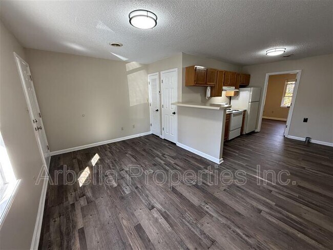 Building Photo - 1909 Cherokee Rd