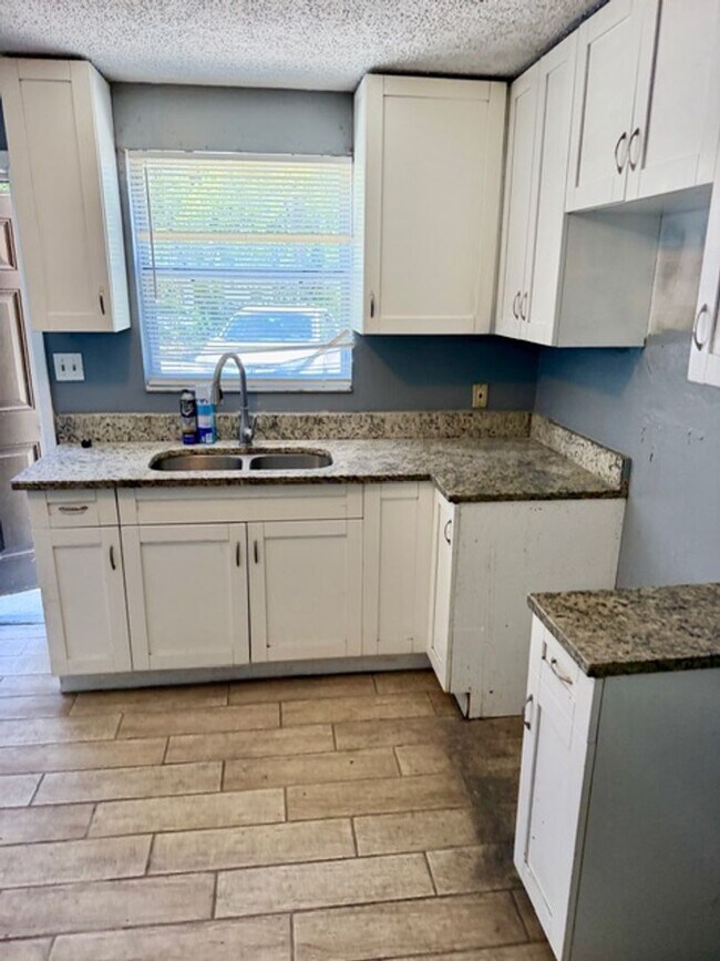 Building Photo - 8105 N Klondyke St