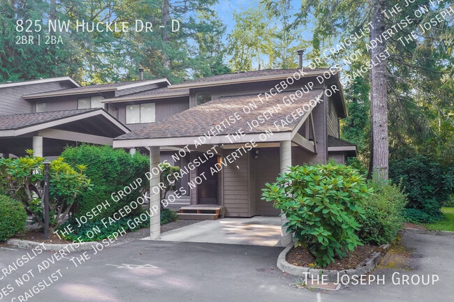 Building Photo - 825 NW Huckle Dr