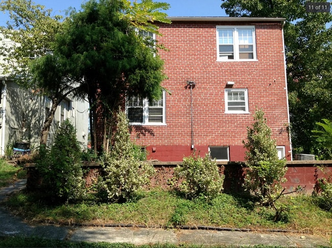 Building Photo - 111 E Monmouth St