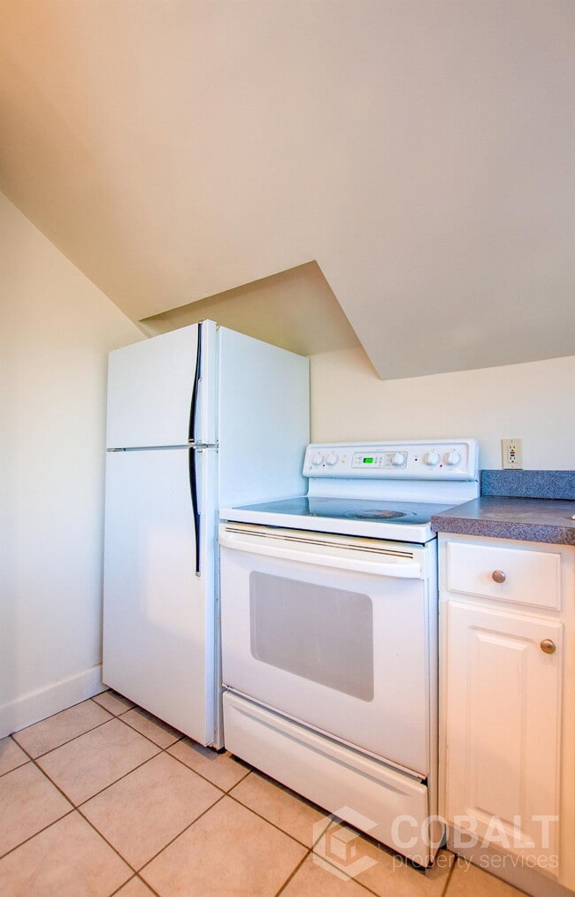 Building Photo - 867 Rosedale Rd NE