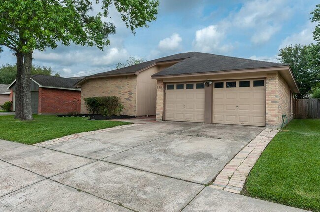 Building Photo - 2318 Colonial Ridge Dr