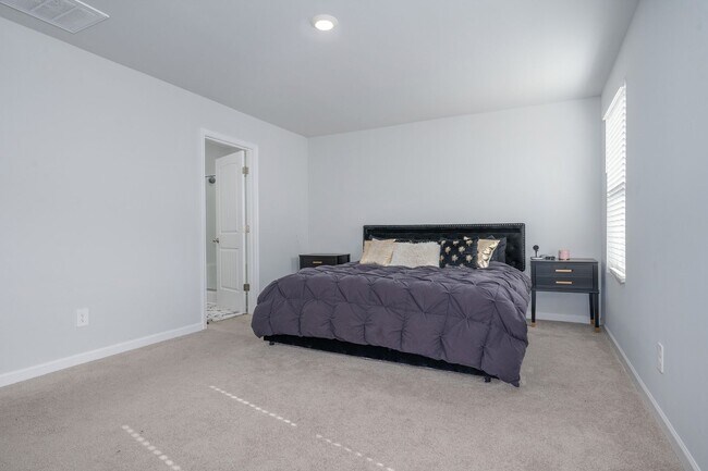 Building Photo - 447 Augustine Dr