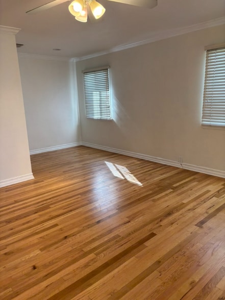 Building Photo - 534 N Niagara St