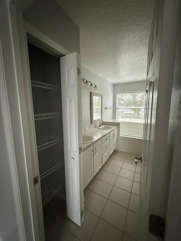 Building Photo - 14116 Entrada Dr