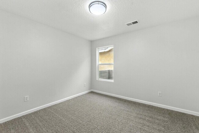 Building Photo - 528 Talladega St SE