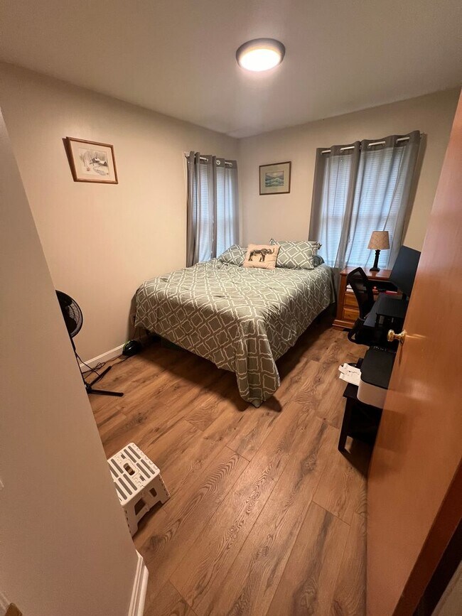 Building Photo - 2 Folly Brook Terrace