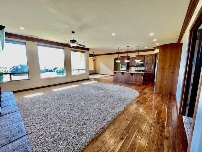 Building Photo - Beautiful Pet-Friendly Home on Green Springs Golf Course