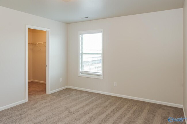 Building Photo - 213 Iron Cir