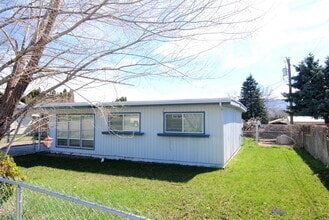 Building Photo - 1702 1st St SE