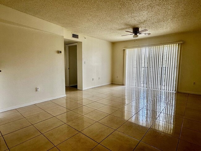 Building Photo - 1300 Crestwood Ct S