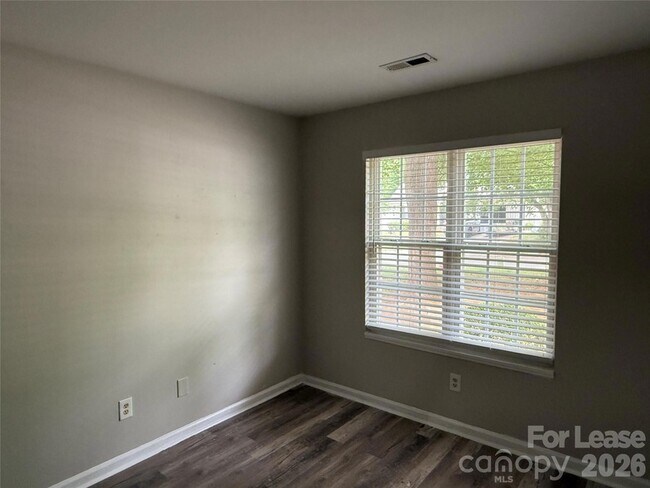 Building Photo - 6617 Cedar Cliff Dr
