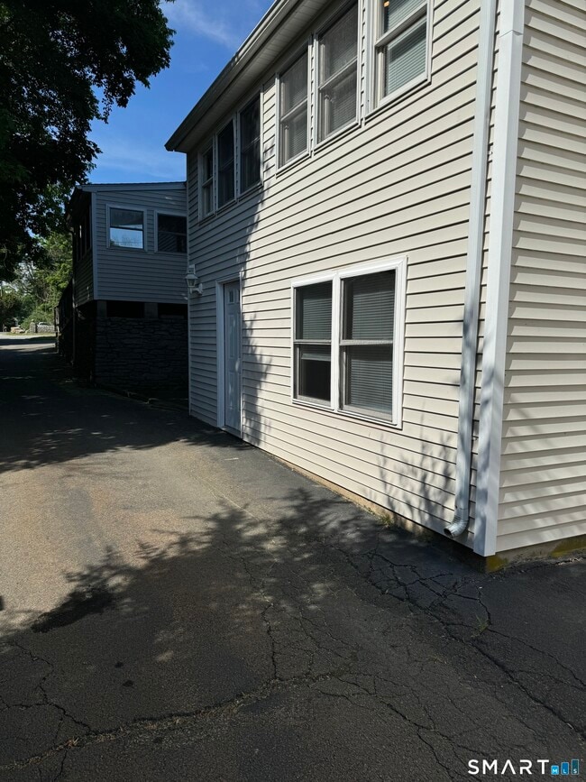 Building Photo - 1823 Boston Post Rd