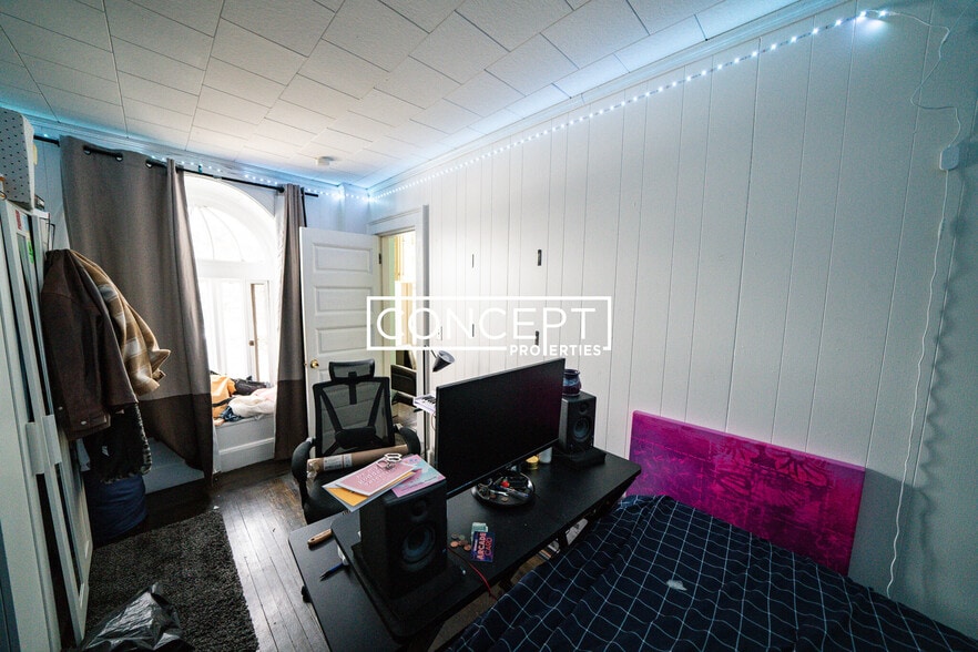 Building Photo - 52 Fenway