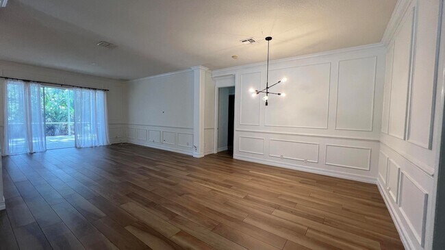 Building Photo - 104 NW Pleasant Grove Way