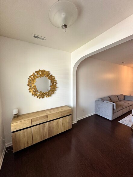 Building Photo - 14 Intuition Cir