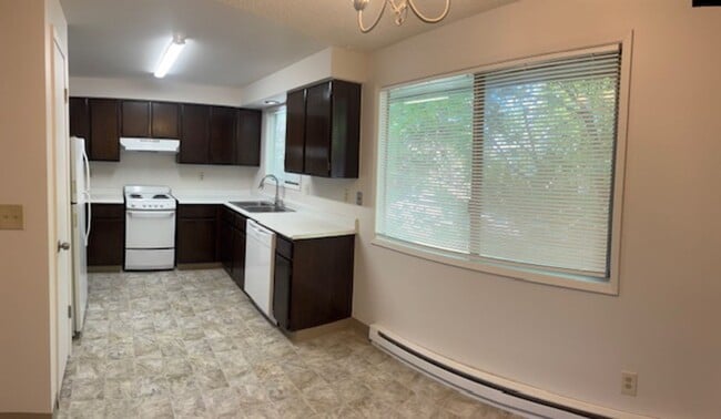 Building Photo - 1068