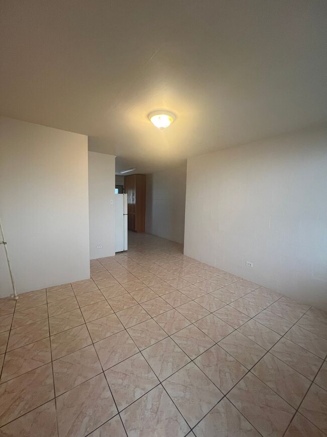 Building Photo - 2 bedroom, 1 bath, 1 parking in Makiki!