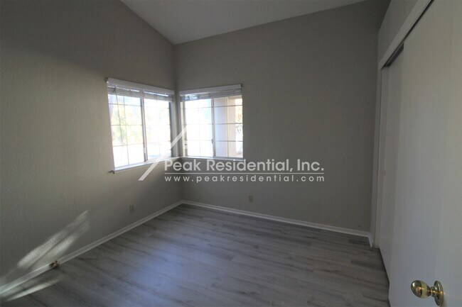 Building Photo - Updated 3bd/2ba Home near Cosumnes River College