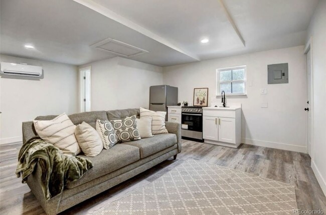 Building Photo - Beautiful Studio Near Downtown Denver – Mo...
