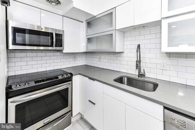 Building Photo - 115 N Lee St