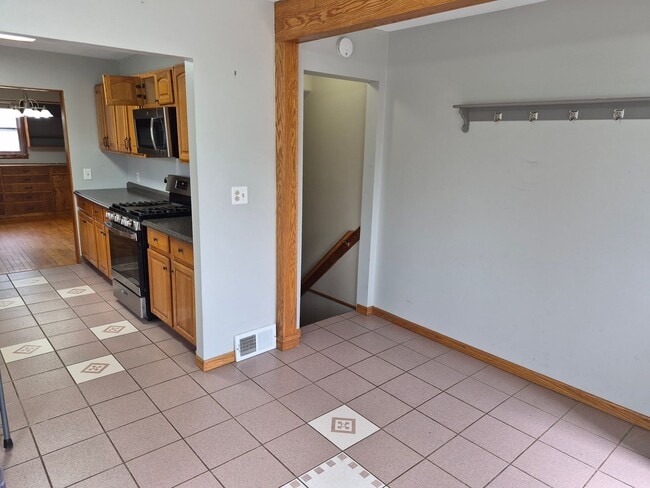 Building Photo - 4636 Wakefield Ave NE