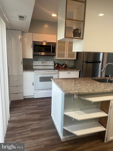 Building Photo - 326 Lancaster Square