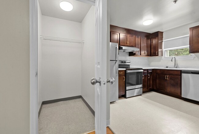 Building Photo - 675 Parker St