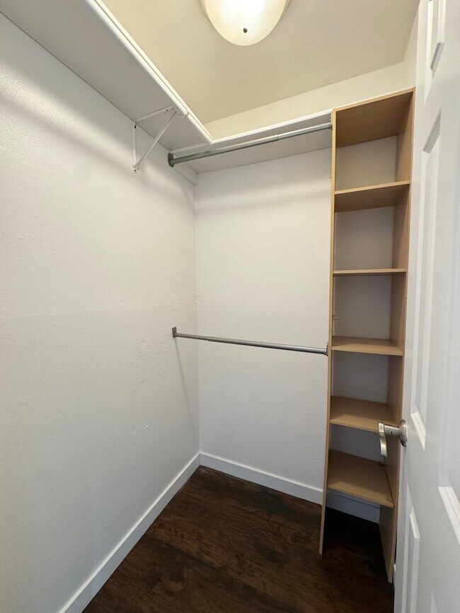 Building Photo - Saybrook condo one bedroom, including parking
